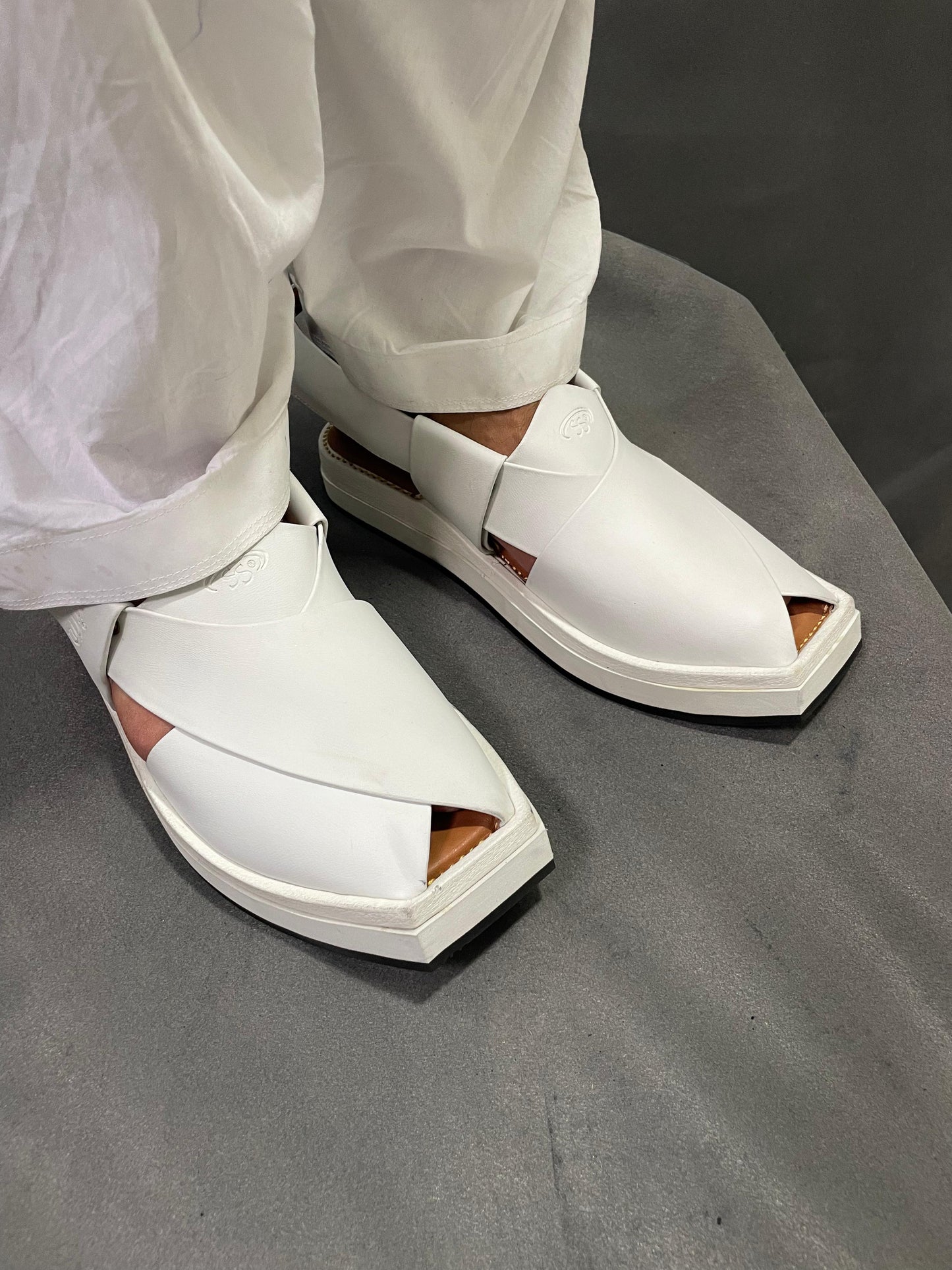 KAPPTAN Medicated CHAPPAL (White )